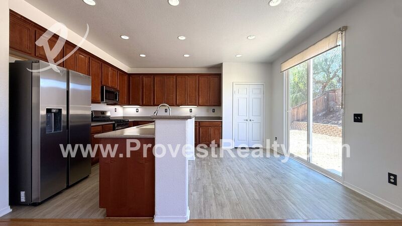 Big & Beautiful 5 Bedroom, 2.5 Bathroom Oak Hills Home!!! property image