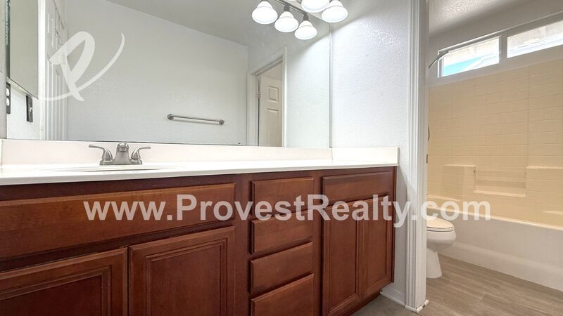Big & Beautiful 5 Bedroom, 2.5 Bathroom Oak Hills Home!!! property image